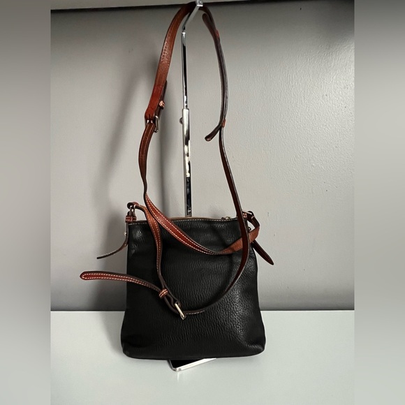 Dooney & Bourke Pebble Grain Crossbody Bag - Picture 4 of 8